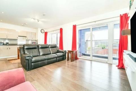 3 bedroom flat to rent - Salisbury Road, Southall, UB2