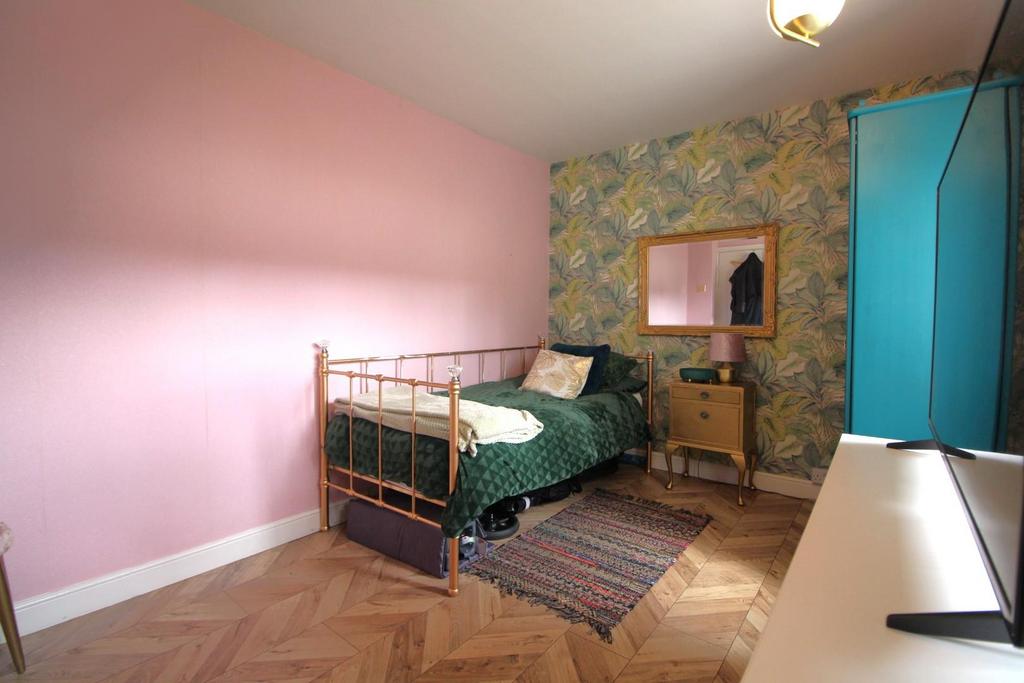 Second bedroom