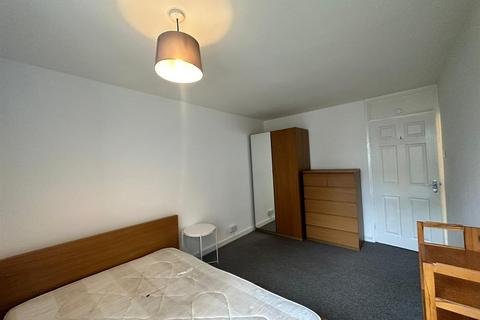 4 bedroom flat to rent, De Beauvoir Estate, London