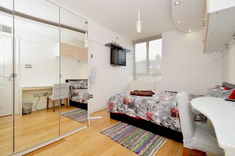 4 bedroom flat to rent, Old Church Road, Stepney, E1