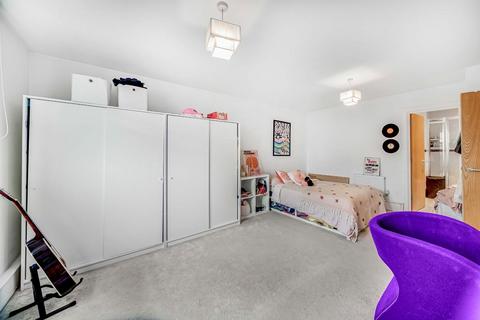 2 bedroom duplex to rent, Curtain Road, London, EC2A