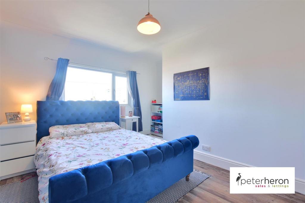 Bedroom 1 (rear)