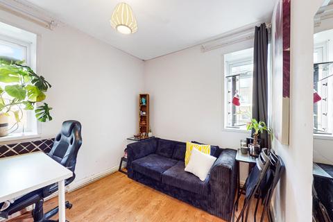 3 bedroom apartment for sale, Saltwell Street, London, E14
