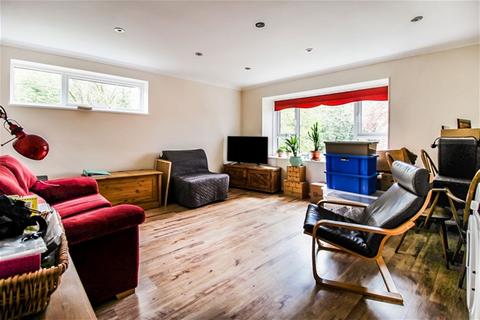 2 bedroom flat to rent, Harpenden AL5