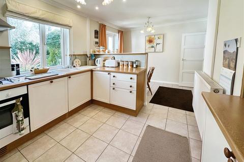 3 bedroom semi-detached house for sale, Heol-y-Parc, Bryncenydd, Caerphilly, CF83 1AZ