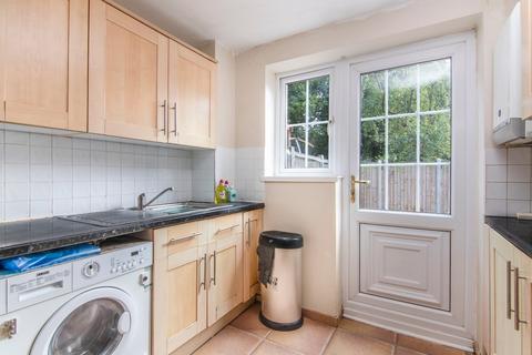 22 Barton Close, London, E6 5QE