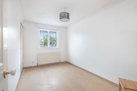 22 Barton Close, London, E6 5QE