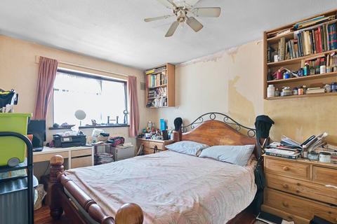 28 Birch Close, London, E16 4QW
