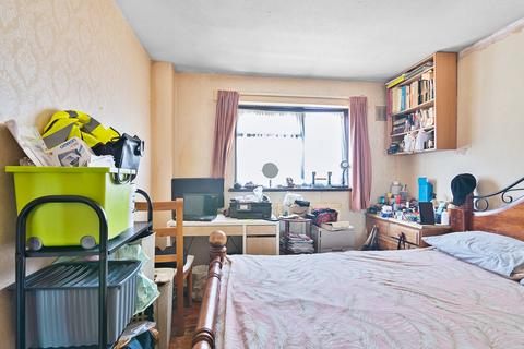 28 Birch Close, London, E16 4QW