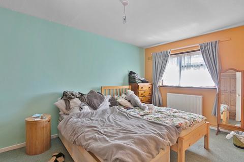 28 Birch Close, London, E16 4QW