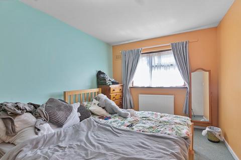 28 Birch Close, London, E16 4QW