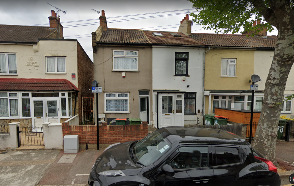 Roman Road, London, E6 2 bed semidetached house for sale £270,000