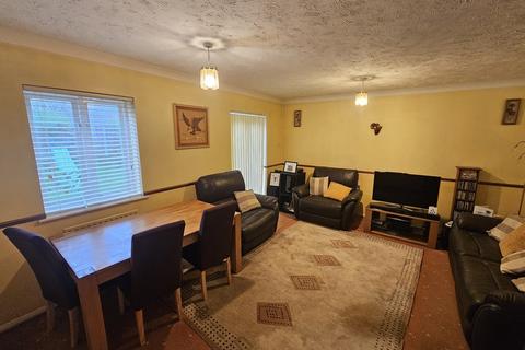 10 Hide, London, E6 6ZA