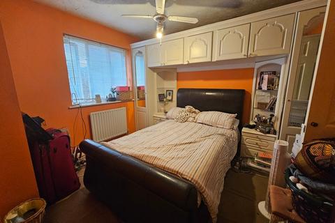 10 Hide, London, E6 6ZA