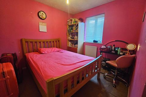 10 Hide, London, E6 6ZA