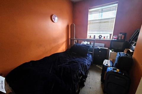 10 Hide, London, E6 6ZA