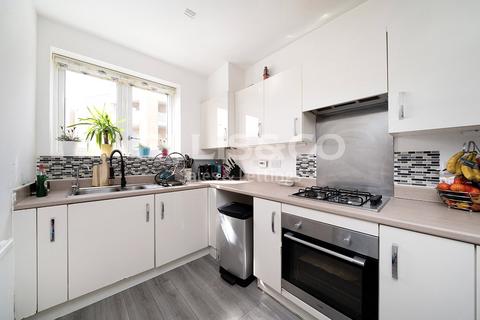 3 bedroom end of terrace house for sale, Edgecumbe Avenue, London, NW9