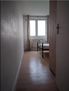 2 bedroom flat for sale, Nashe House, Burbage Close, Borough, London SE1