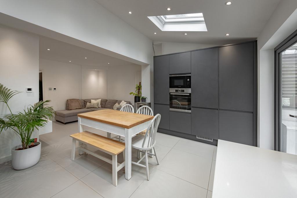 The Glade, Coulsdon, CR5 3 bed end of terrace house for sale £500,000