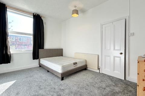 2 bedroom terraced house to rent, Beechwood Terrace, Burley, Leeds, LS4