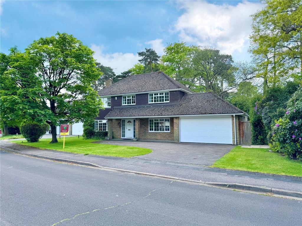 Chatsworth Heights, Camberley, Surrey, GU15 5 bed detached house for