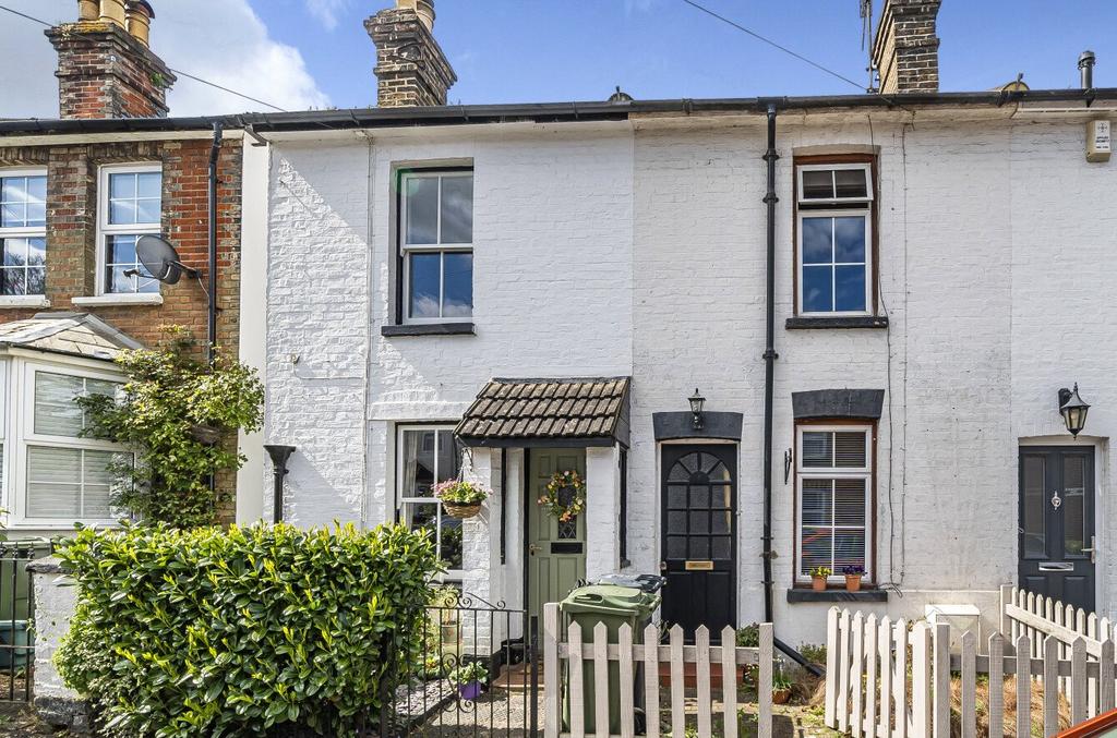 High Path Road, Guildford GU1 2 bed terraced house for sale £400,000