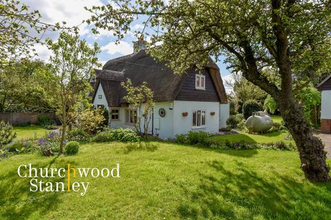 Oakley Road, Wix, CO11