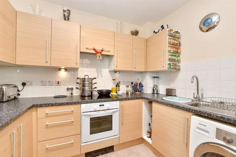 2 bedroom flat for sale, Rubeck Close, Redhill, Surrey