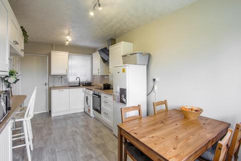 6 Eastfields, Martock, TA12 6NW