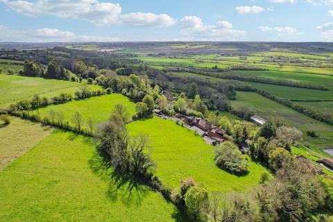 4 bedroom country house for sale, Woodway, Loosley Row