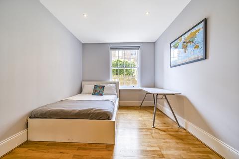 2 bedroom flat to rent, Royal Drive London N11