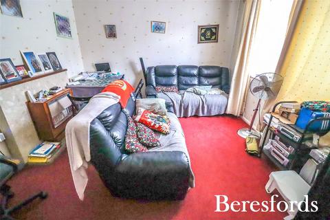 3 bedroom terraced house for sale, Annalee Gardens, South Ockendon, RM15