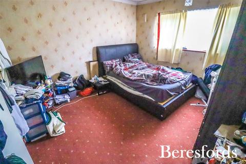 11 Annalee Gardens, South Ockendon, RM15 5DE