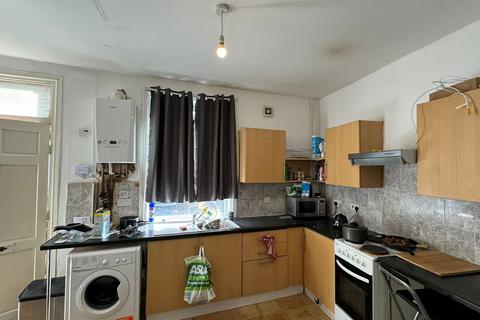 2 bedroom terraced house to rent, Leeds LS6