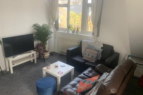 2 bedroom flat to rent, Leeds LS6