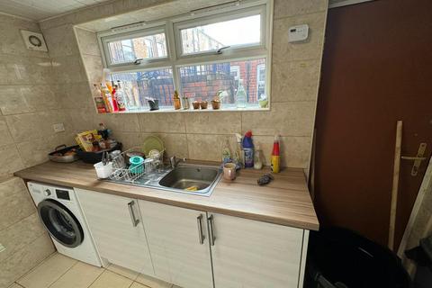 4 bedroom terraced house to rent, Leeds LS4