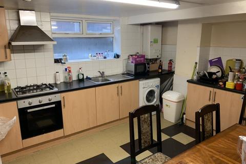 6 bedroom terraced house to rent, Leeds LS3