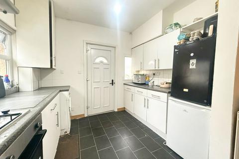 3 bedroom semi-detached house to rent, Leeds LS6