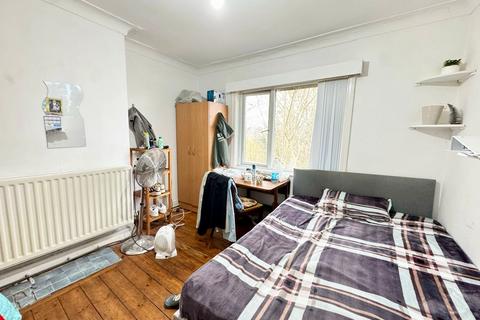 3 bedroom semi-detached house to rent, Leeds LS6