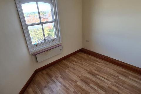 2 bedroom flat to rent, Leeds LS11