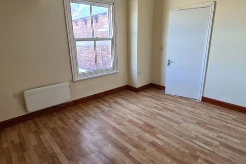 2 bedroom flat to rent, Leeds LS11