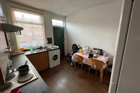 4 bedroom terraced house to rent, Leeds LS6