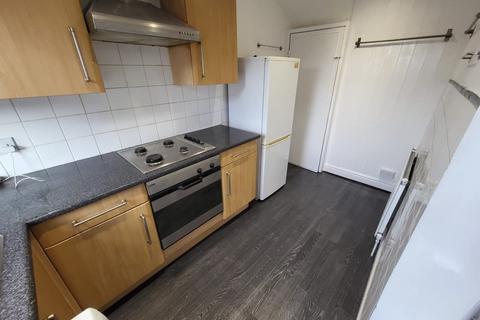 2 bedroom terraced house to rent, Leeds LS12