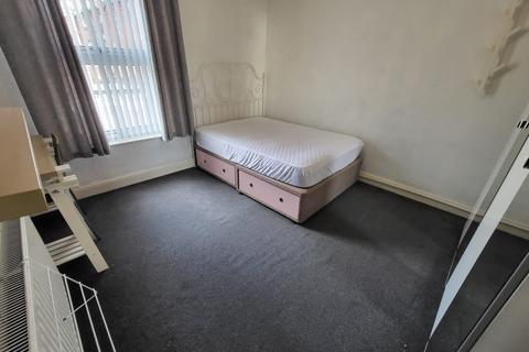 4 bedroom terraced house to rent, Leeds LS6