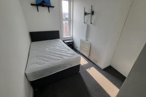 4 bedroom terraced house to rent, Leeds LS6