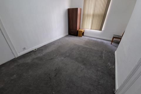 4 bedroom flat to rent, 147 Hyde Park Road, Leeds LS6