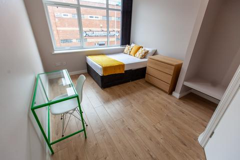 6 bedroom flat to rent, Kempston Street, L3 8HE,