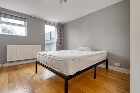 2 bedroom flat to rent, Queenstown Road Battersea SW8