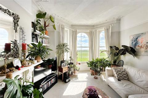 1 bedroom apartment for sale, South Terrace, Littlehampton, West Sussex