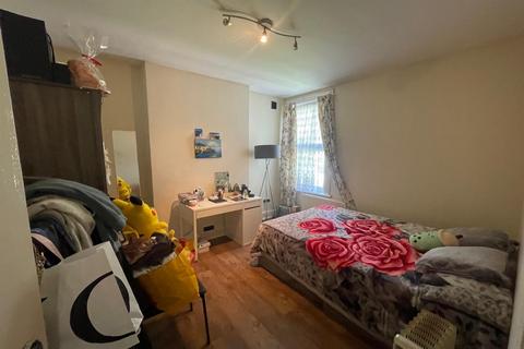 2 bedroom flat for sale, Tudor Road, E6
